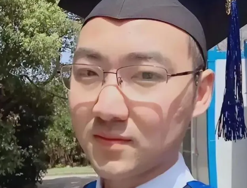 2019年，29岁的上海交通大学硕士张迪，骗奶奶说：