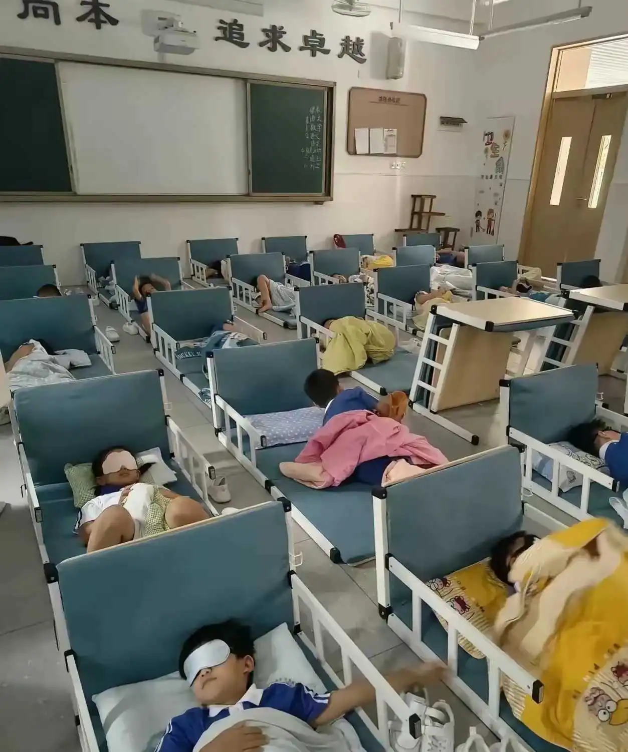 中国最先进的小学。
这个学校真是太好了，孩子还可以午睡

