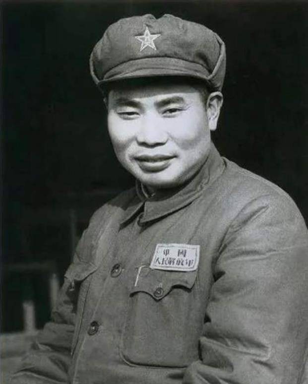 1937年，344旅很排外，只认旅长徐海东，两大元帅都镇不住。毛主席闻此，怒气说