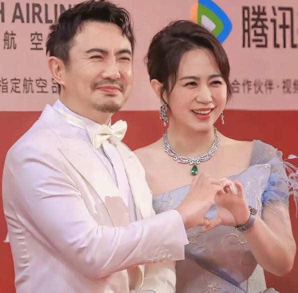 沈腾婚内出轨？与小17岁林允恋情引发热议！当事人紧急辟谣