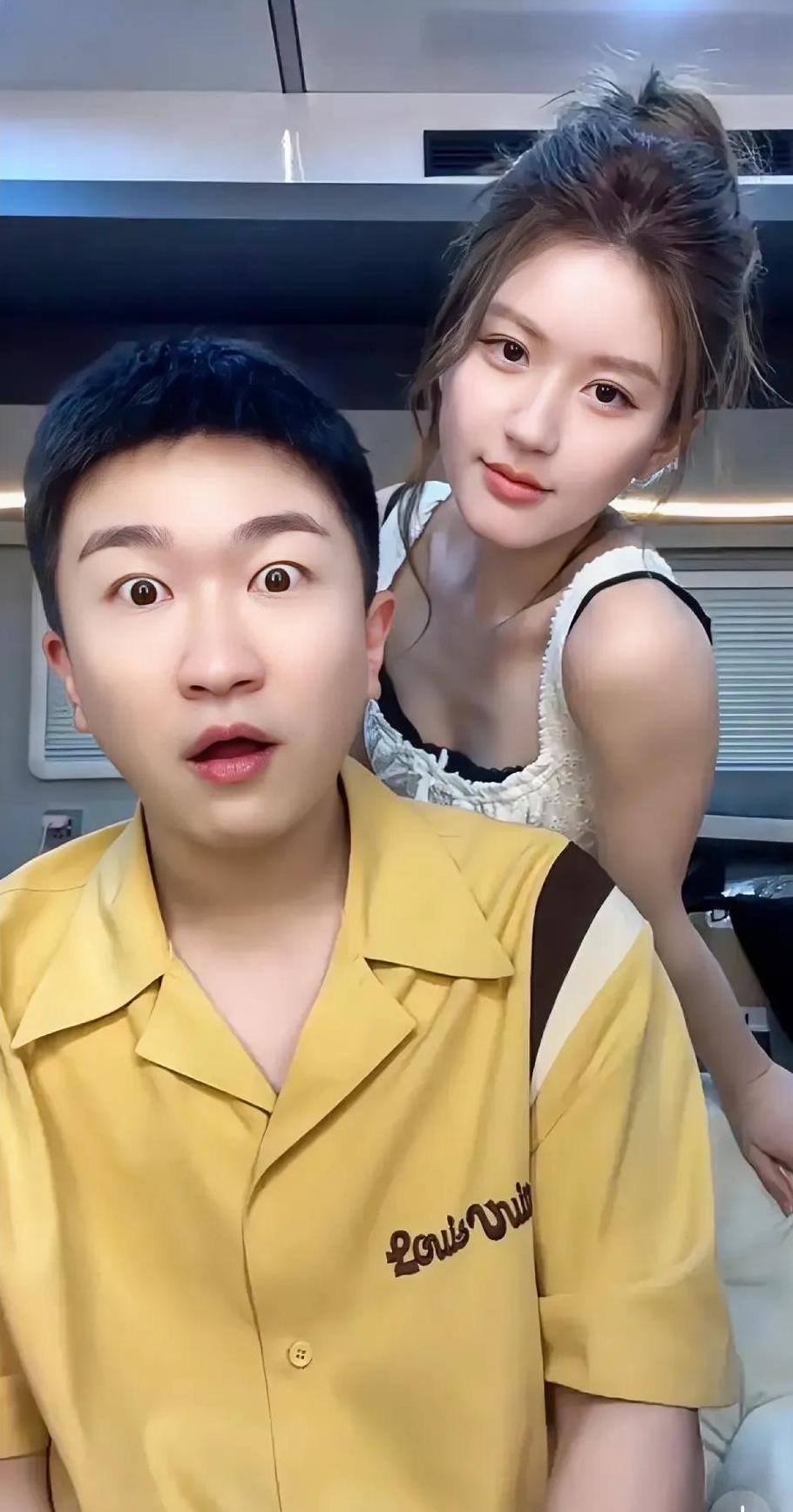 张大大靠姑姑和闺蜜资源好

                          