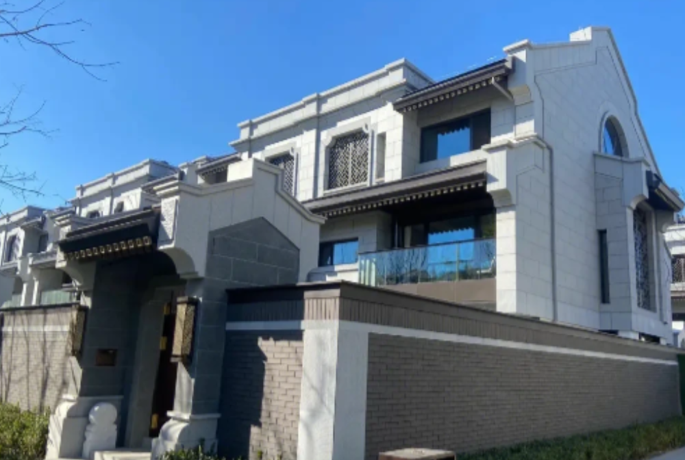 北京一女子，以3000万的价格购买房东的别墅，她和房东签好了房屋买卖合同，后女子