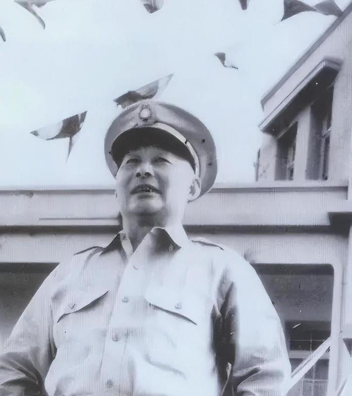 1947年，胡宗南攻入延安，在毛主席办公的窑洞里找到一张毛主席留给他的便条，上面