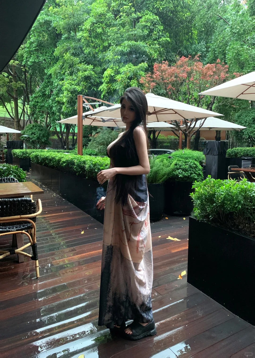 来吃一下广州很火的黑竹餐厅
肤若凝脂,颜如渥丹,香肩凭玉楼🍵
盲点都不会踩雷 