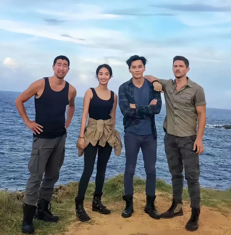 站在李晨旁边这位美女是谁？身材这么好