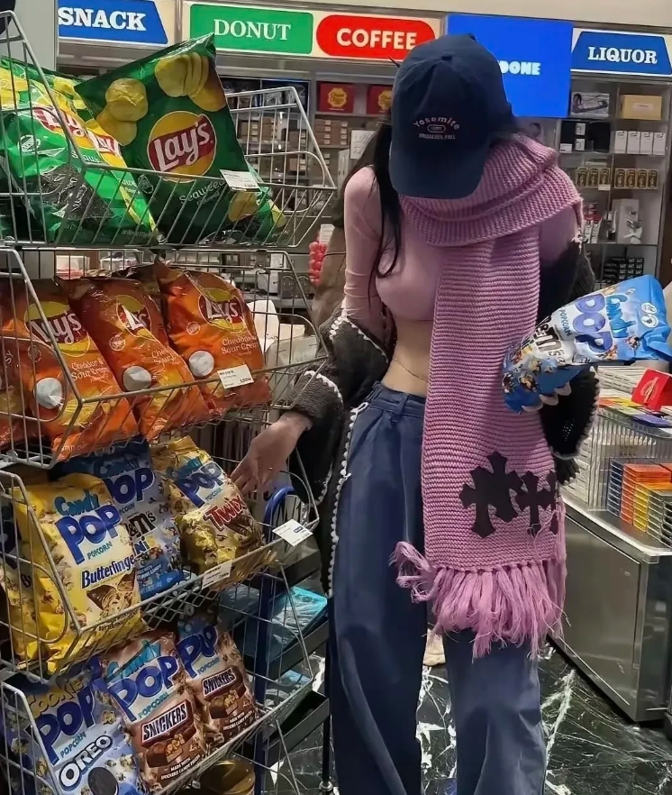 我也搞不懂那些围着围脖，穿着漏肚脐的。到底是冷还是热？反正我怕冷，又要暖和又要好