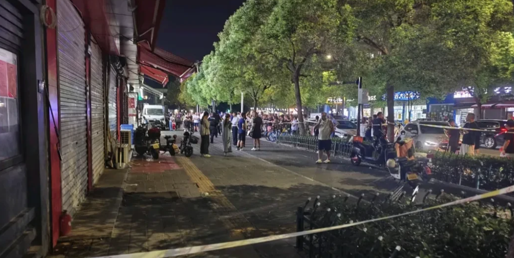 浙江杭州一对年轻情侣殉情身亡！现实版的梁祝再次悲情上演，双方父母哭得死去活来，叫