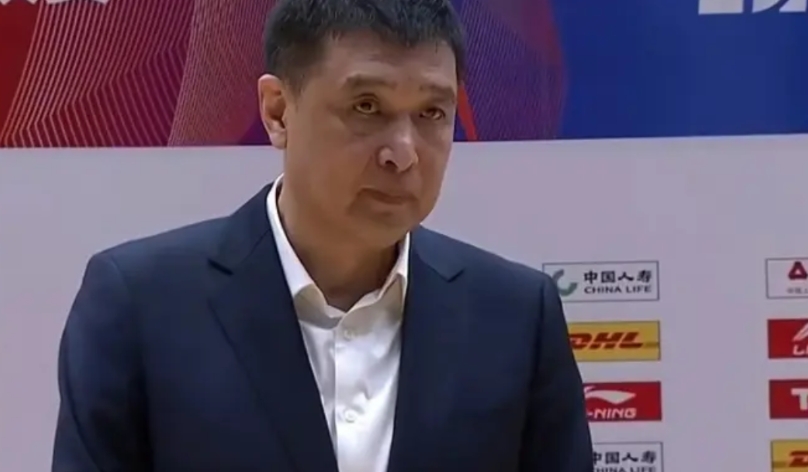 这个世界简直疯了！北控男篮主教练闵鹿蕾表示：外界怎么说根本影响不了我们，我只专注