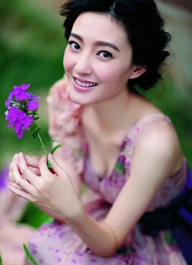 王丽坤的八年青春：爱情里的坚守与放手