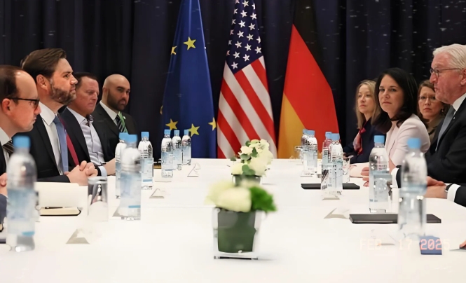 德国总统施泰因迈尔在慕尼黑安全会议上发表强烈言论，怒斥美国要求乌克兰签署的条约“