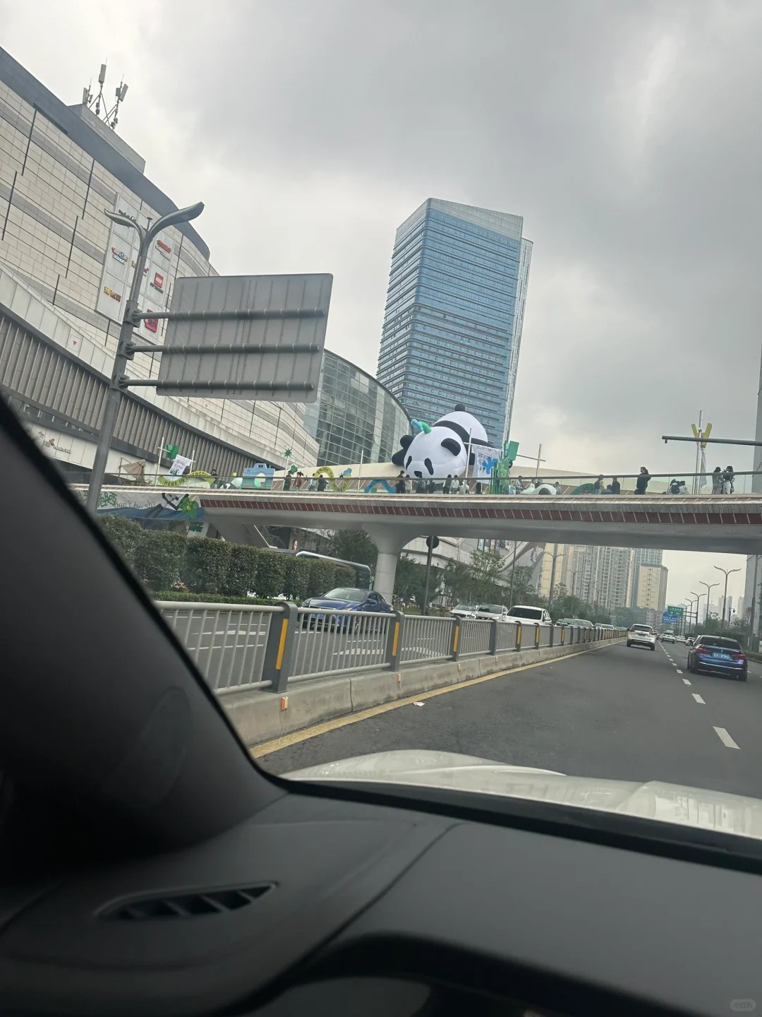 成都万象城停车包月100
我买的月卡，临时有事不停了，100块钱还可以停25天，