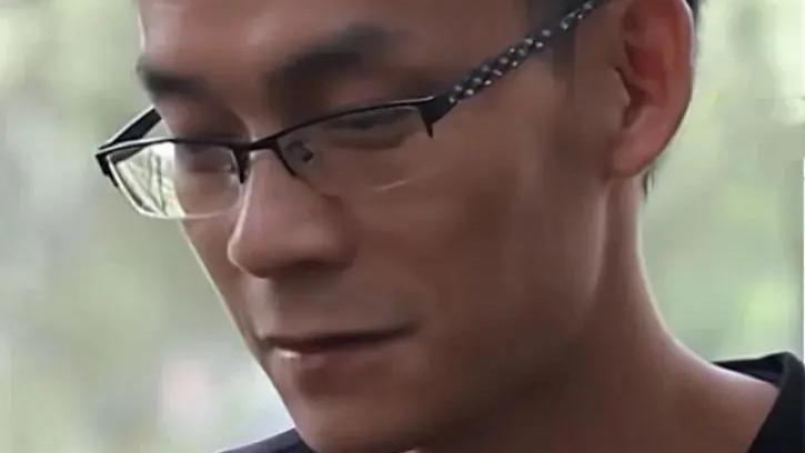 唐尚珺公布直播收入的钱数，仅够房租，学费还需要助学贷款