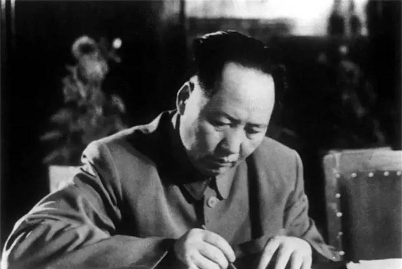 “不着急公开，先通知日本！”
“先别急着告诉全世界，先跟日本说一声！”
1964