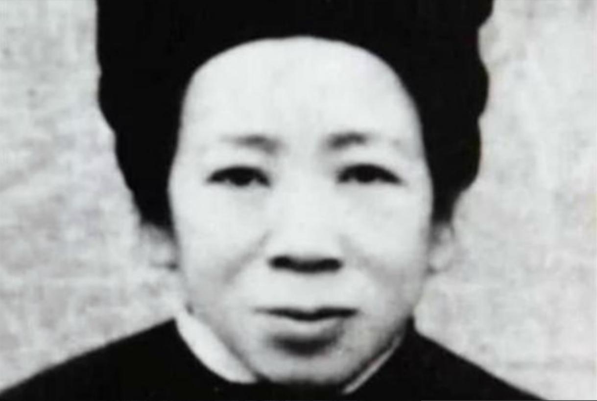 1982年，河北一农妇去世后留下神秘黑色箱子，生前曾叮嘱儿子无论什么时候都不要把