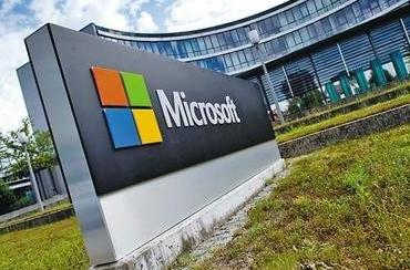 Windows 系统问世成为行业巨头