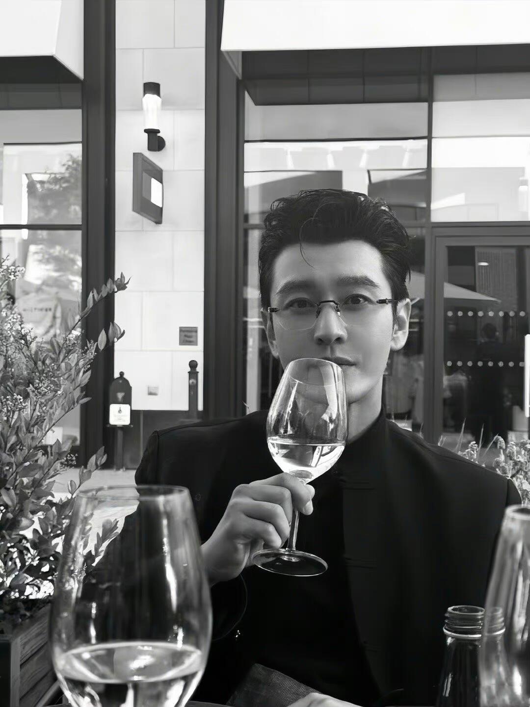 虞书欣镜头下的黄晓明