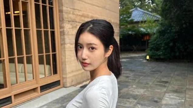 岛国气女网红，前凸后翘且腰臀比顶级，太诱人了！