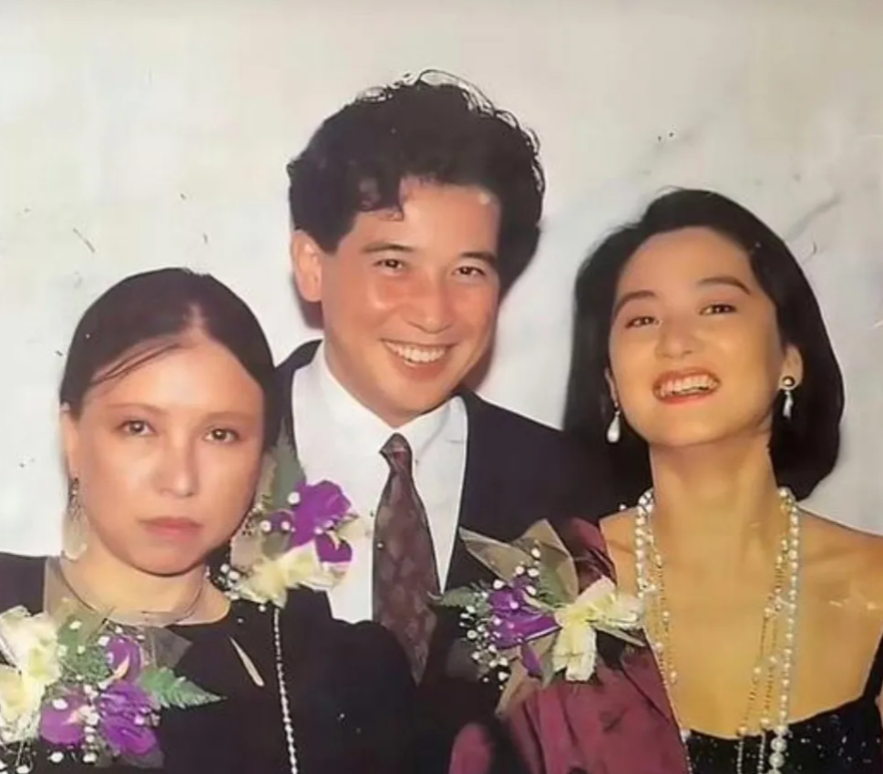 当年林青霞和秦汉真的很相爱也很般配，两人经常在一起还开心，结果导致两人分手的是竟