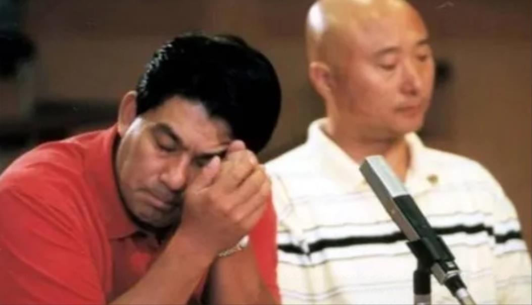 在陈佩斯风光无限的那几年，他的老婆王燕玲偷偷挪用70万的夫妻存款，买了一块无人要