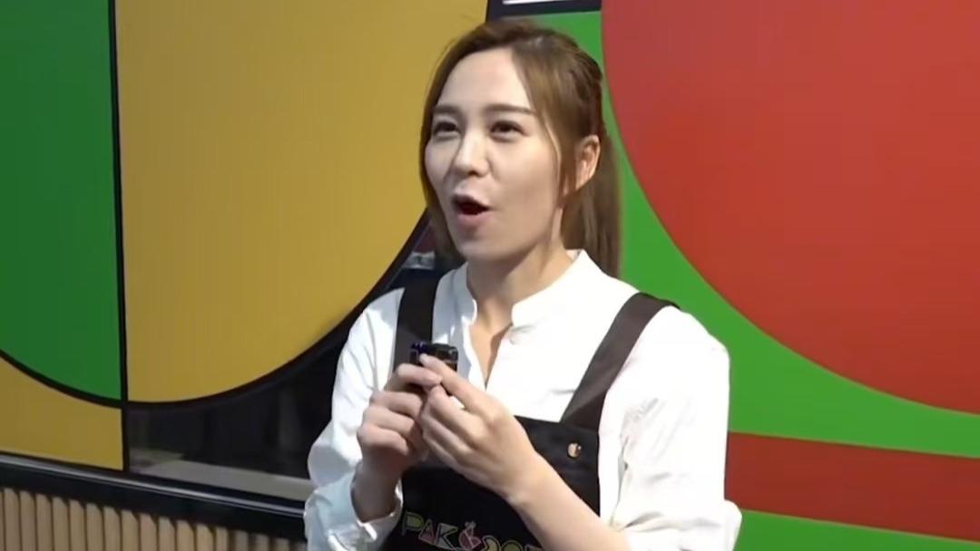 90后TVB演员在餐厅做服务员，曾演拜金女，网友：比吴柳芳强多了