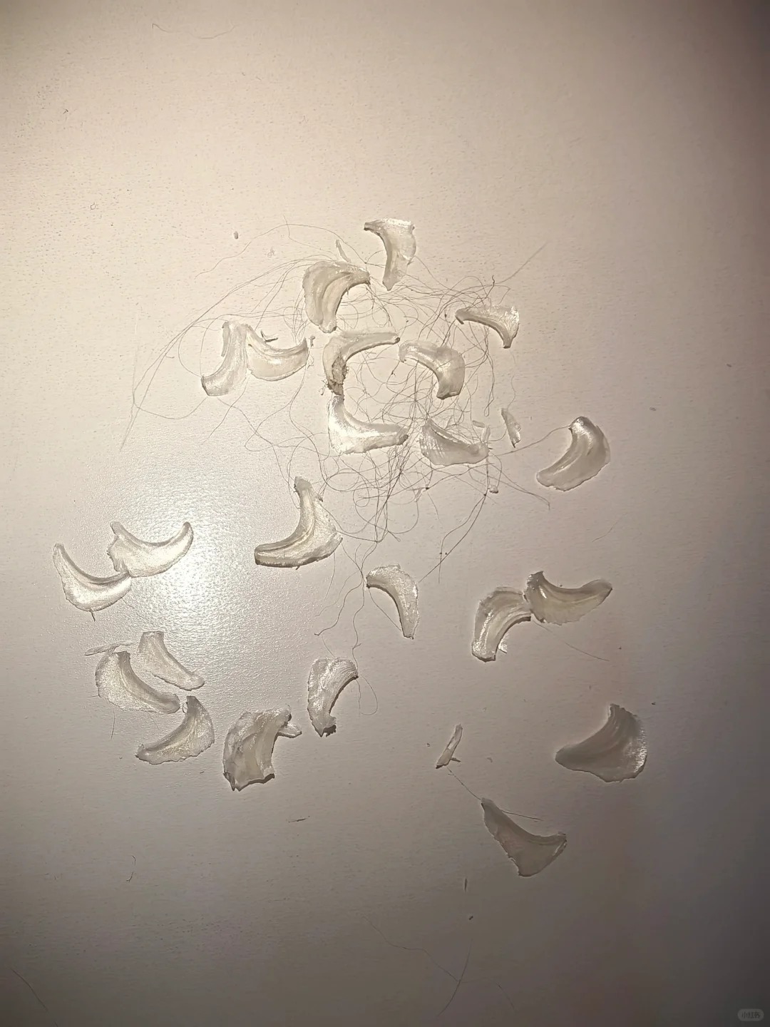 姐妹们，我是不是有什么怪癖？
每次都喜欢把叠加在一起的用镊子剥离分成小薄片，甚至