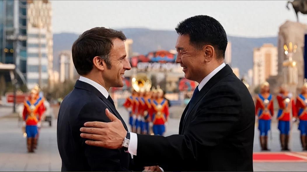 中俄大后方生变？蒙古终于不装了，放任西方在中俄之间扎入一根钉
 
蒙古彻底不装了