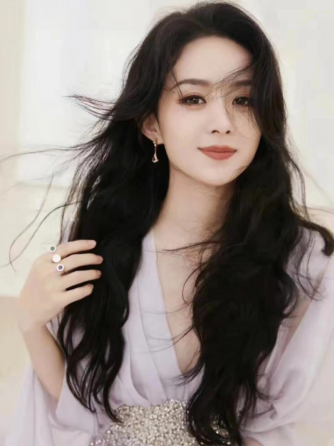 赵丽颖笑容甜美治愈人心