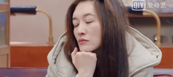李小冉真的好爱挂脸，不理解为什么她会对庆奶有这么深的敌意