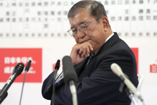 石破茂刚从美国回来，就迫不及待提议中日韩会谈，他明白变天了！

据共同社报道，多