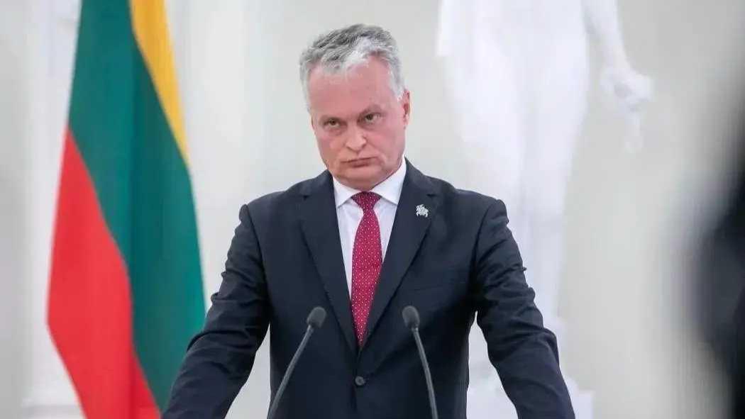 报应来了! 反华国家宣布破产，欧美拒绝救援，服软向中方借200亿!