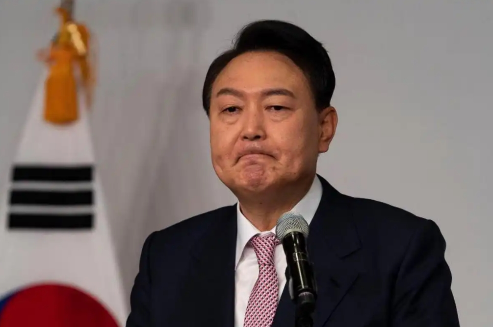 尹锡悦将成为韩国历史上最悲催的总统，就因为他干了这4件蠢事。
1.明明是个宠妻狂