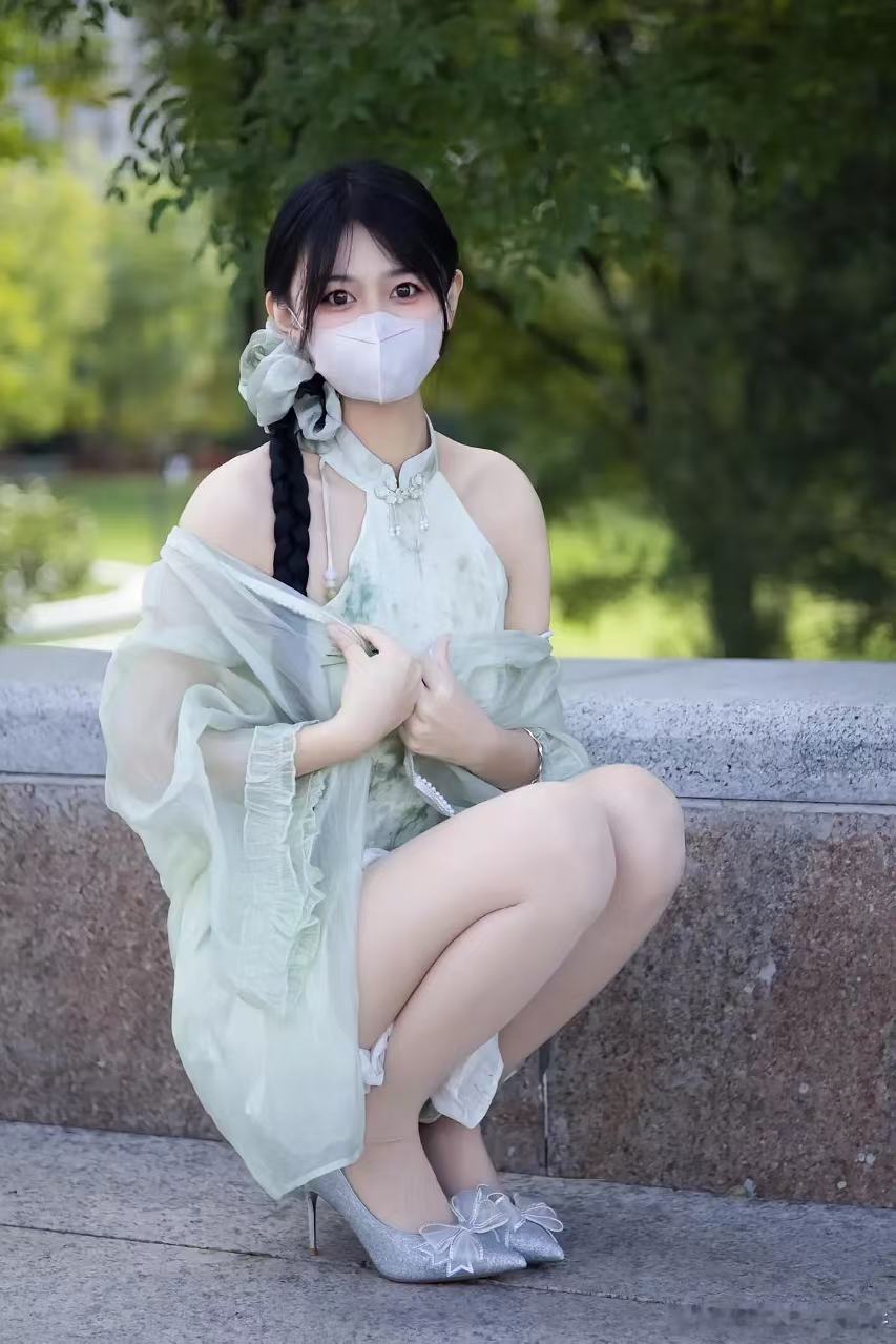 今天和闺蜜出来街拍哈哈哈哈