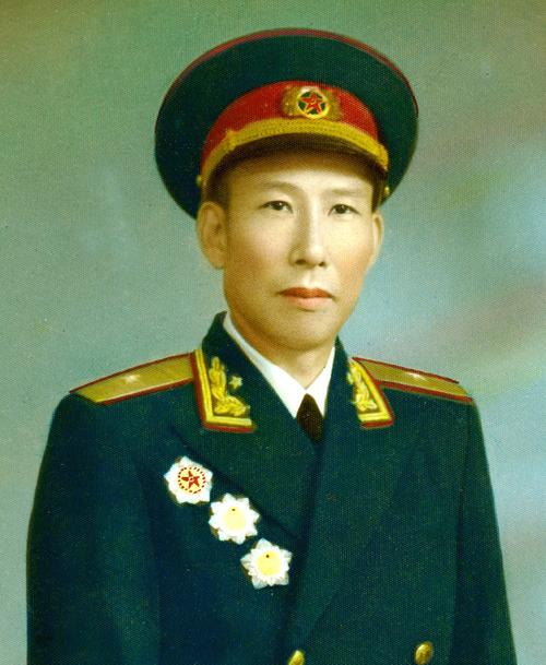 2015年，河北石家庄白求恩国际和平医院的重症监护病房内，一位百岁老人突然叫喊着