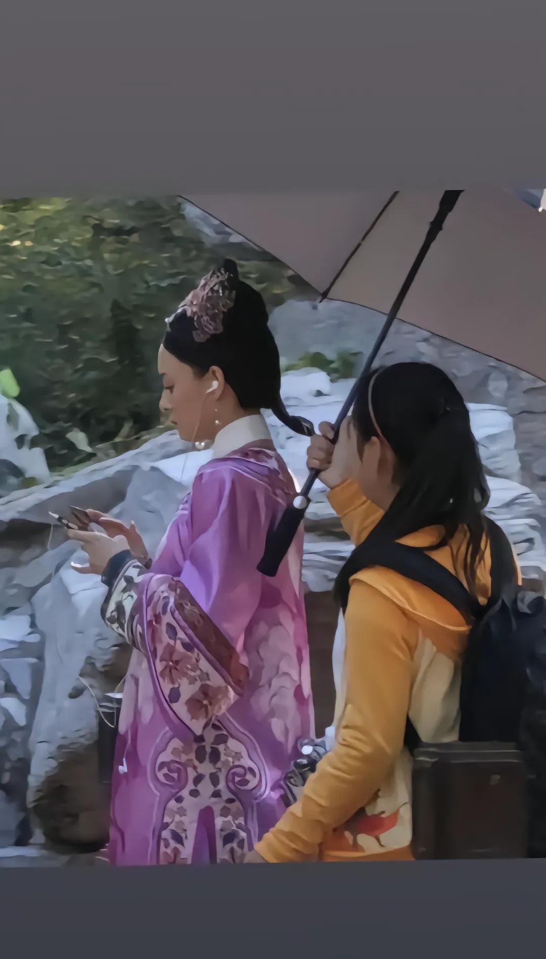 甄嬛传时隔十三年再聚首，回看当初的拍摄花絮，相信当时参演的演员们应该都很怀念，那