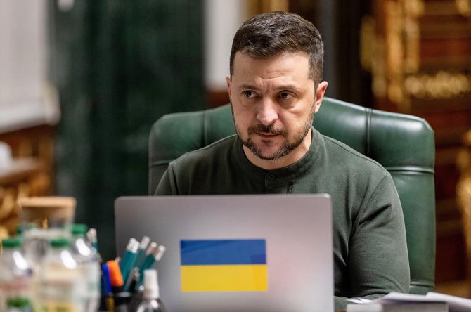 乌克兰港口收入移交美国
令所有乌克兰民众没有想到的是，美国不仅要他们的稀土矿、石