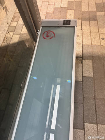 这种加热型椅子你就坐吧，一坐一个不吱声，坐的人尸体暖暖哒~