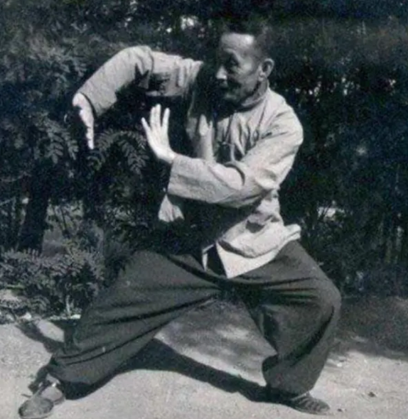 张作霖隆重宴请形意拳高手傅剑秋，激怒了自己的侍卫长——曾经的大内高手宫宝田，宫宝