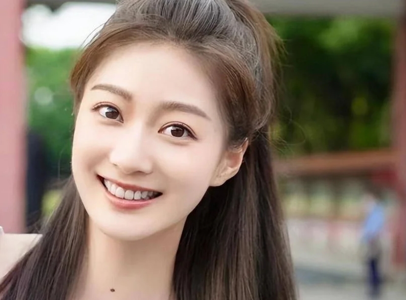 复旦才女冯琳：硕士服下的坚定与勇往直前