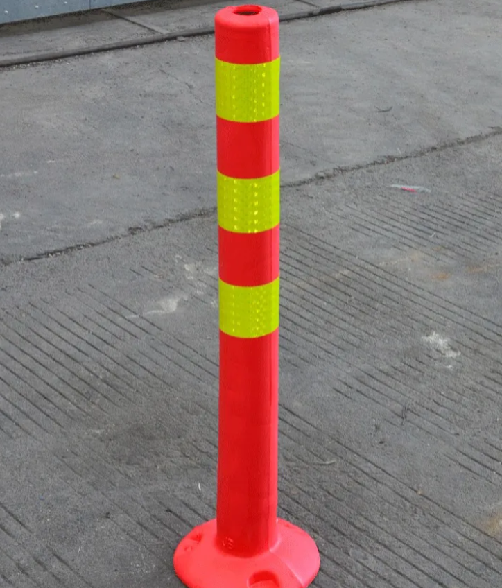 撞倒警示柱索赔900，街道办回应
宁波一网友表示，从庄市街道实验小学停车场驶出时