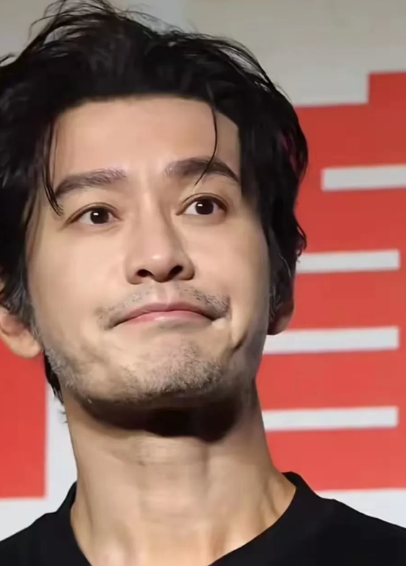 黄晓明的担忧成真了！
前几天黄晓明鞠躬道歉时说很害怕自己耽误了《戴假发的人》这部