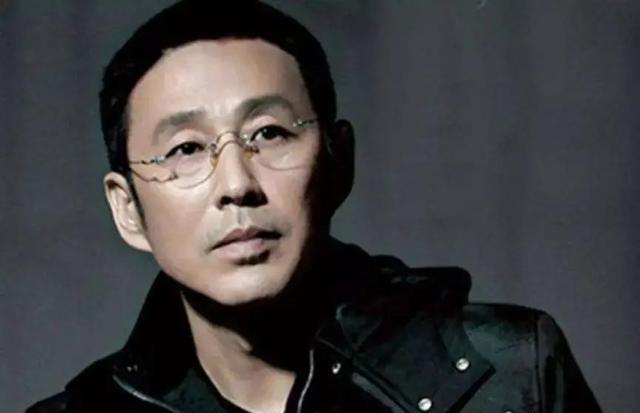 北京这一夜，坐在吴京前面的陈道明，让所有人见识了他的江湖地位（吴京给成龙拜年）-第23张图片-九妖电影