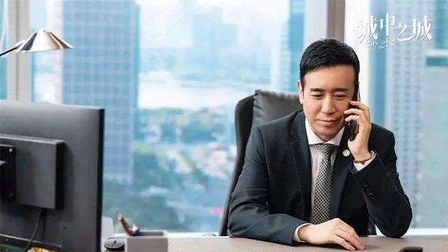 《城中之城》开播，叔圈齐飚演技，金融风暴中的抉择