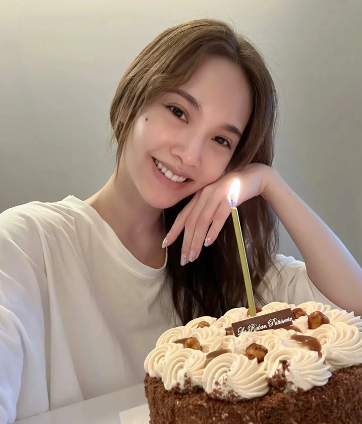 杨丞琳40岁生日，老公李荣浩没现身！
天啊！杨丞琳都40岁了，一点儿也看不出来，