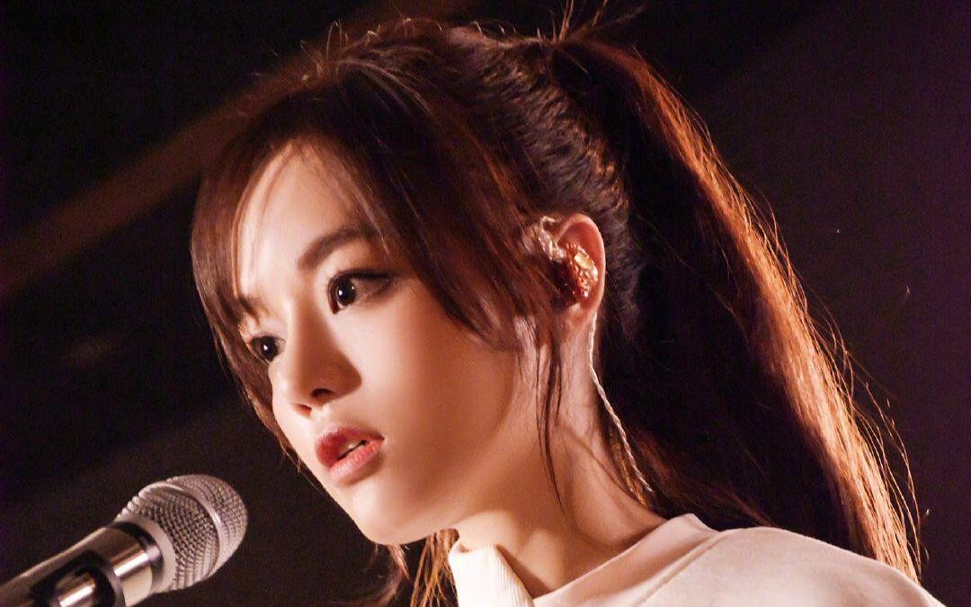 黄霄雲：贵州歌姬，舞台璀璨，歌声动人