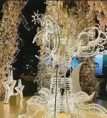  
 
王小华在直播间和网友聊起家常。有黑粉刷屏攻击她，她直接回怼我这房子漂亮着