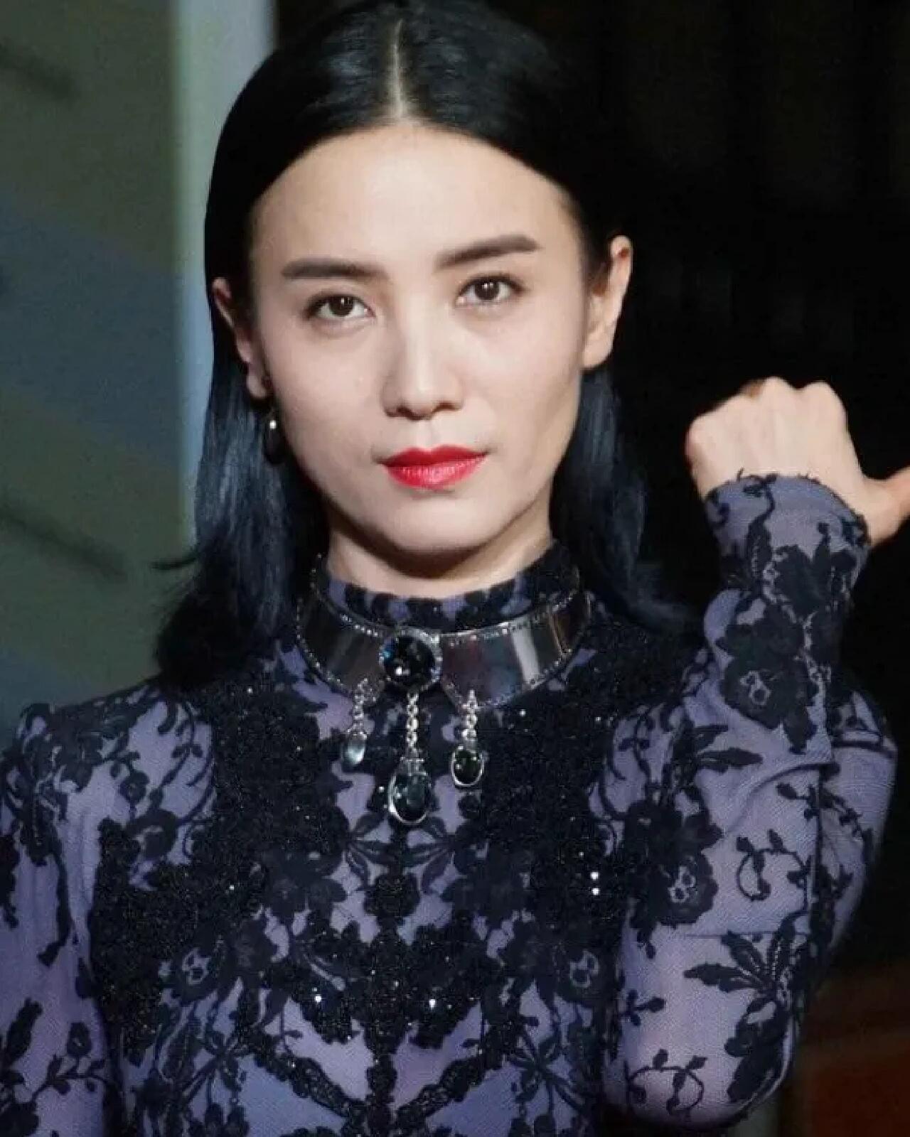 宋佳，中国内地女演员、歌手