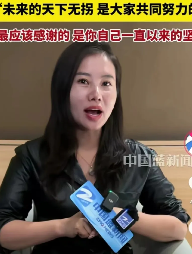 杨妞花开启直播，有网友问，辍学后你是怎么学习的？妞花说这只能在社会上去学会看别人