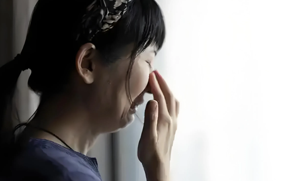 江苏南京，一女子网恋，对方说自己是公司高管，为了表示诚意，把自己的投资账户交给女