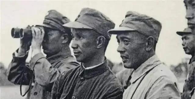 日伪军送烟藏情报，粟裕将军急集合，智破敌军阴谋