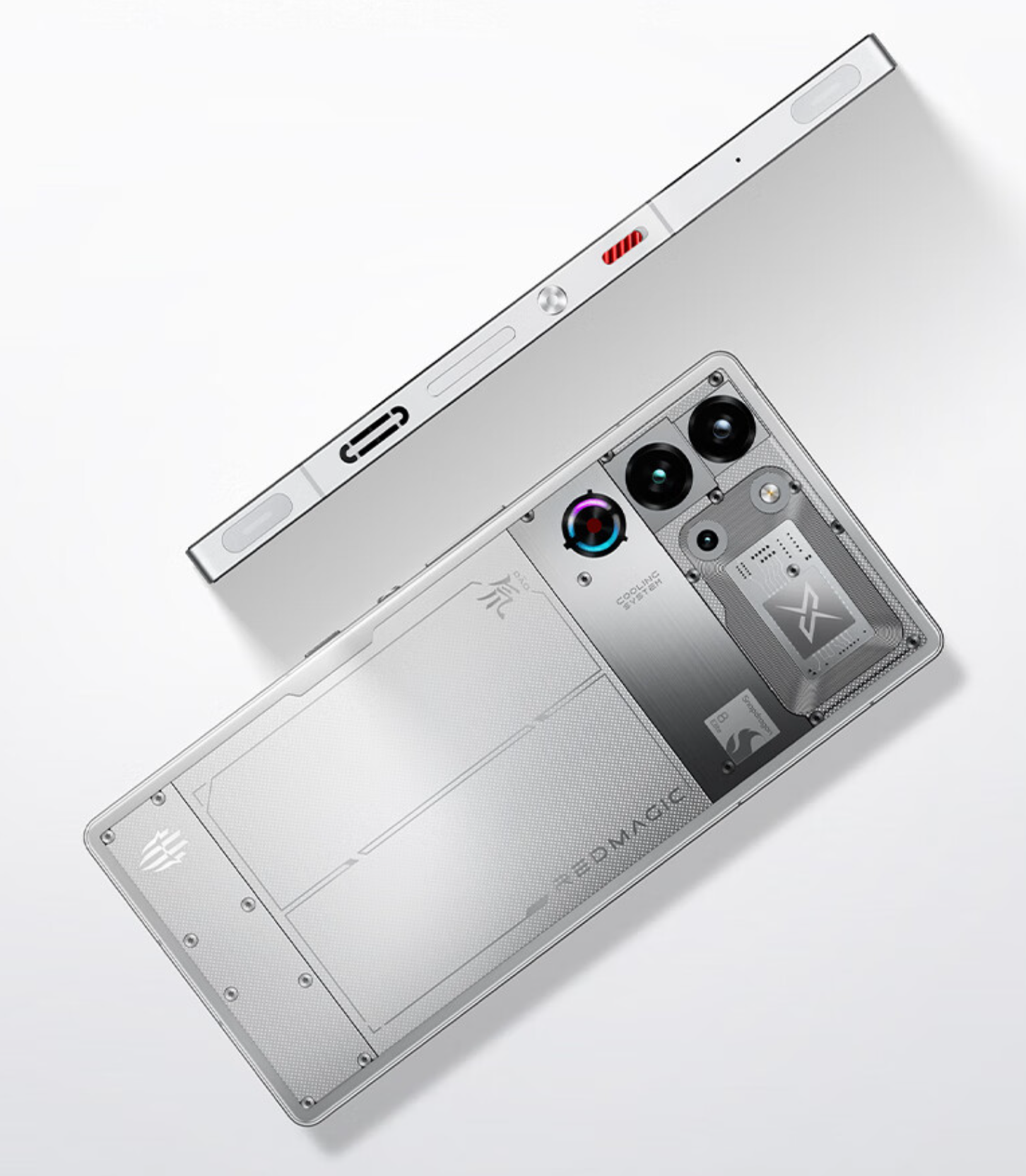 红魔10 Pro

高通骁龙8至尊版芯片
12GB+256GB（LPDDR5X 